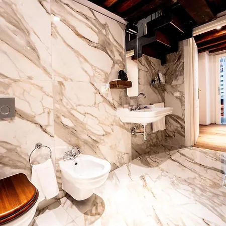 D H Lawrence Hotell 4*