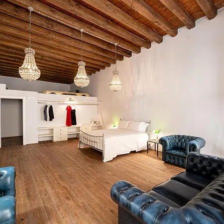 D H Lawrence מלון 4*