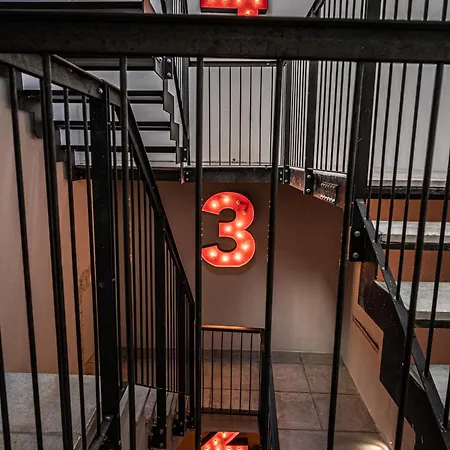 מלון D H Lawrence