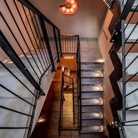 מלון D H Lawrence קליארי