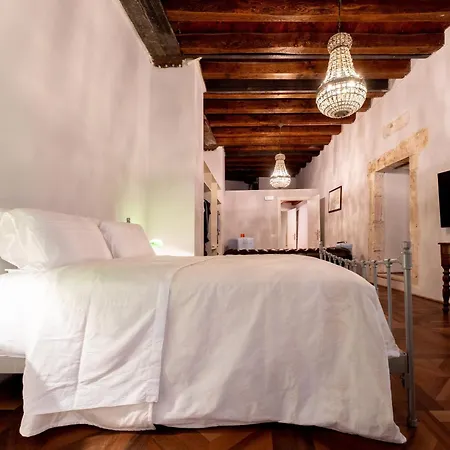 Hotel D H Lawrence 4*