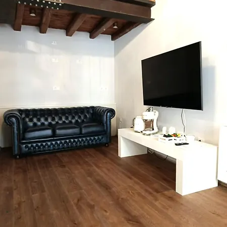 מלון D H Lawrence 4*