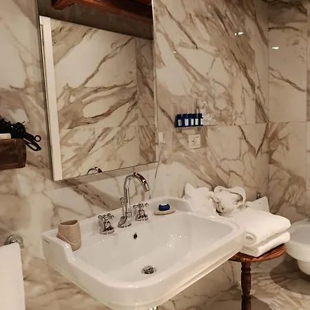 D H Lawrence Hotel 4*