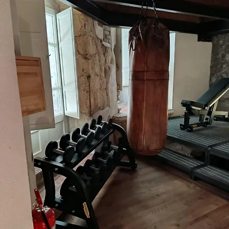 D H Lawrence 4* קליארי